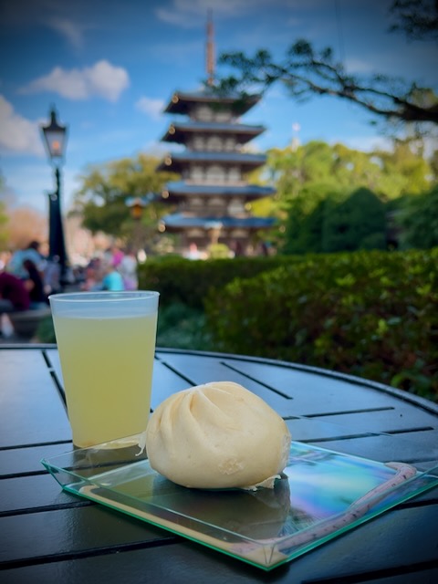 Wagyu bun and lemonade