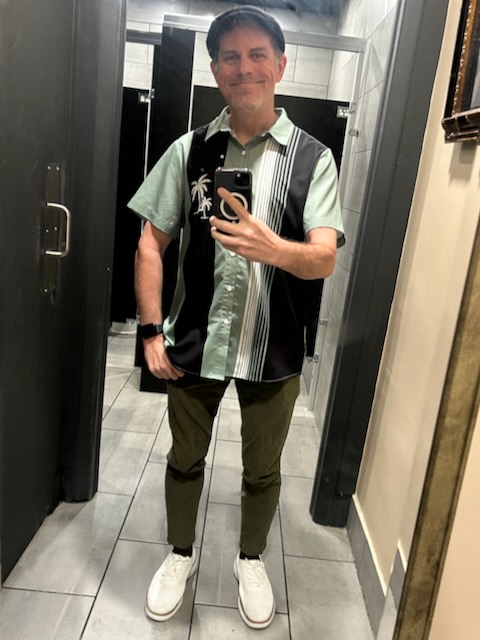 Bathroom mirror selfie of my retro outfit
